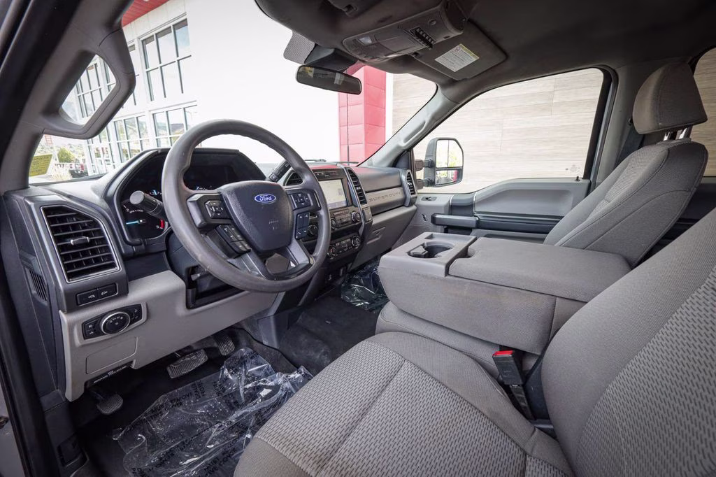2022 Silver Ford Super Duty F-350 SRW XLT 4X4 Truck