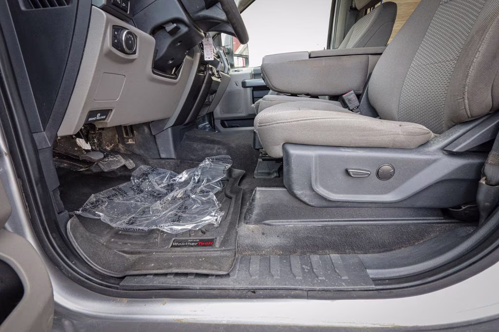 2022 Silver Ford Super Duty F-350 SRW XLT 4X4 Truck