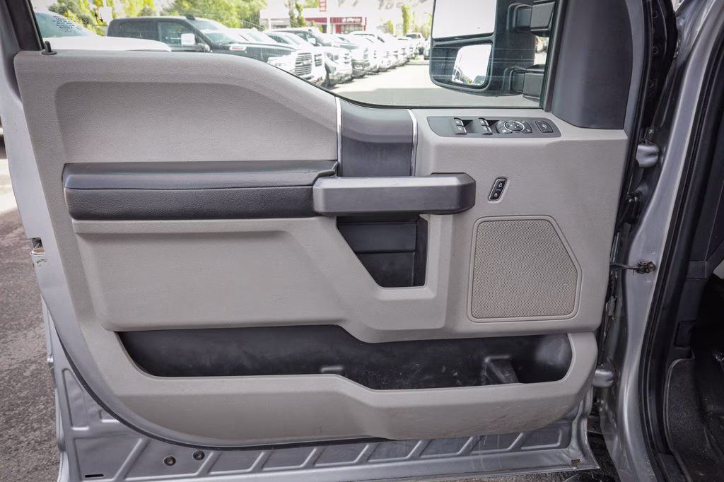 2022 Silver Ford Super Duty F-350 SRW XLT 4X4 Truck