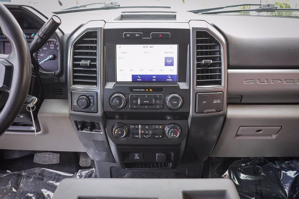 2022 Silver Ford Super Duty F-350 SRW XLT 4X4 Truck