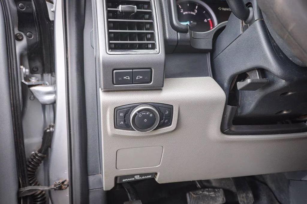 2022 Silver Ford Super Duty F-350 SRW XLT 4X4 Truck