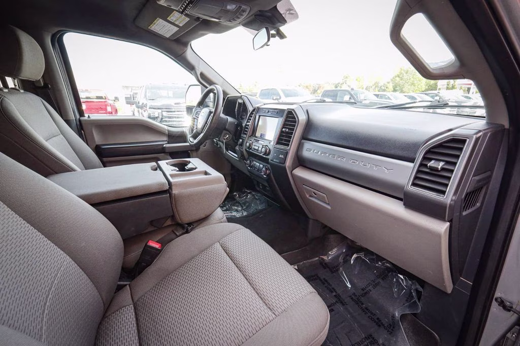 2022 Silver Ford Super Duty F-350 SRW XLT 4X4 Truck