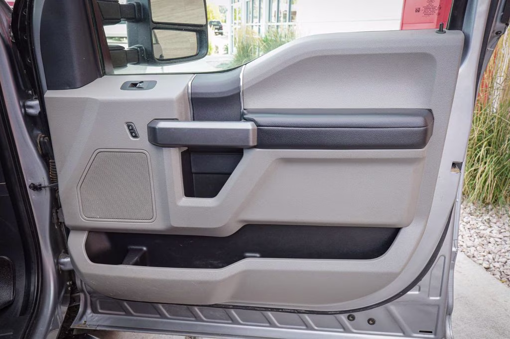 2022 Silver Ford Super Duty F-350 SRW XLT 4X4 Truck