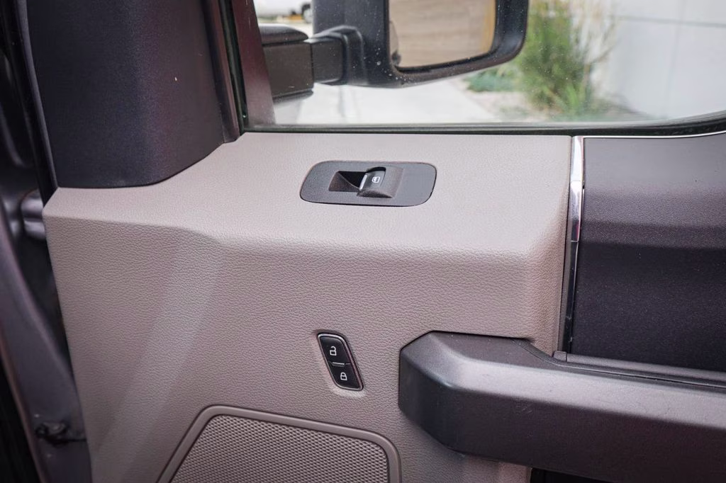 2022 Silver Ford Super Duty F-350 SRW XLT 4X4 Truck