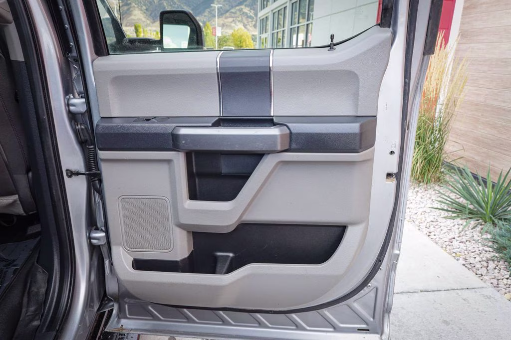 2022 Silver Ford Super Duty F-350 SRW XLT 4X4 Truck