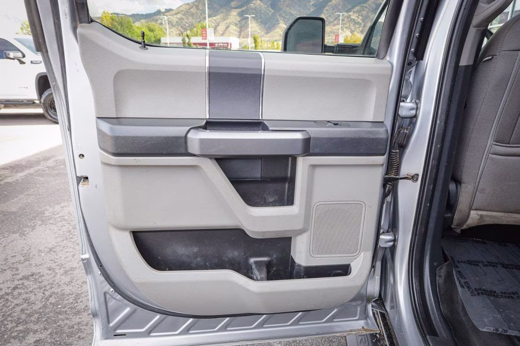 2022 Silver Ford Super Duty F-350 SRW XLT 4X4 Truck