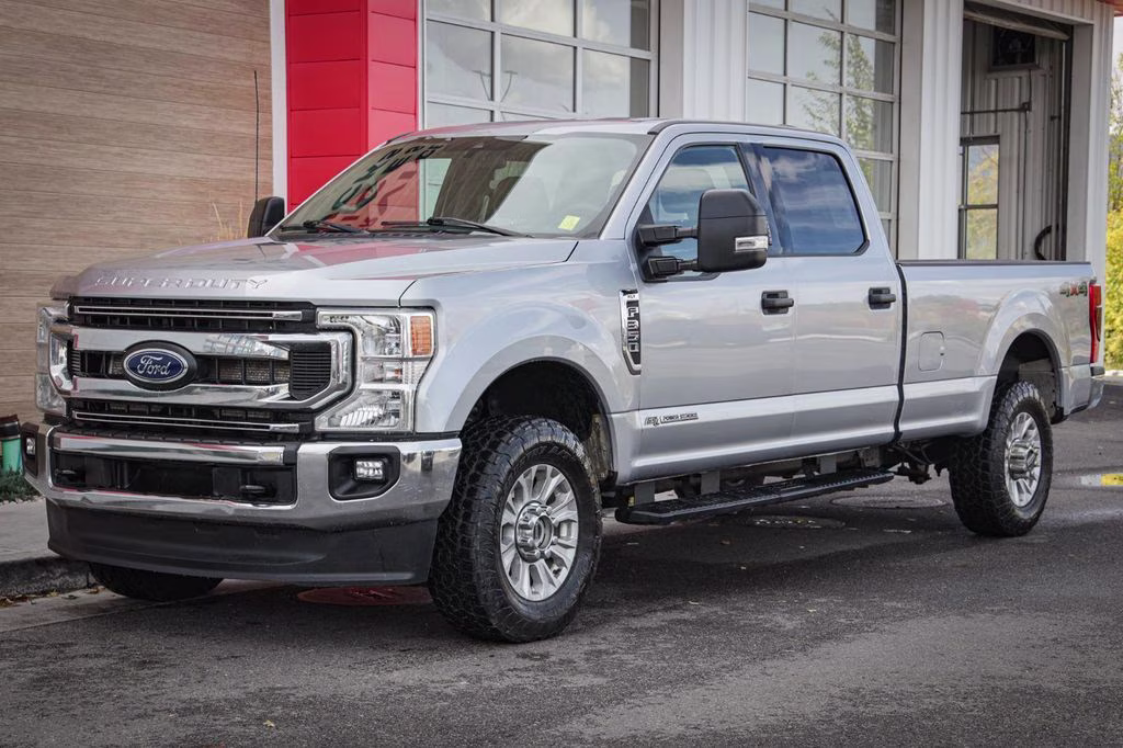 2022 Silver Ford Super Duty F-350 SRW XLT 4X4 Truck