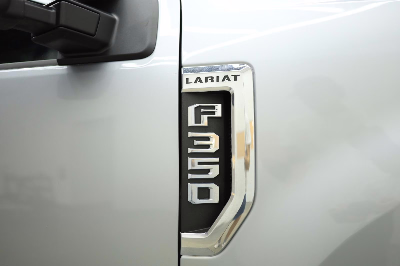 2022 Agate Black Ford Super Duty F-350 SRW Lariat 4X4 Truck