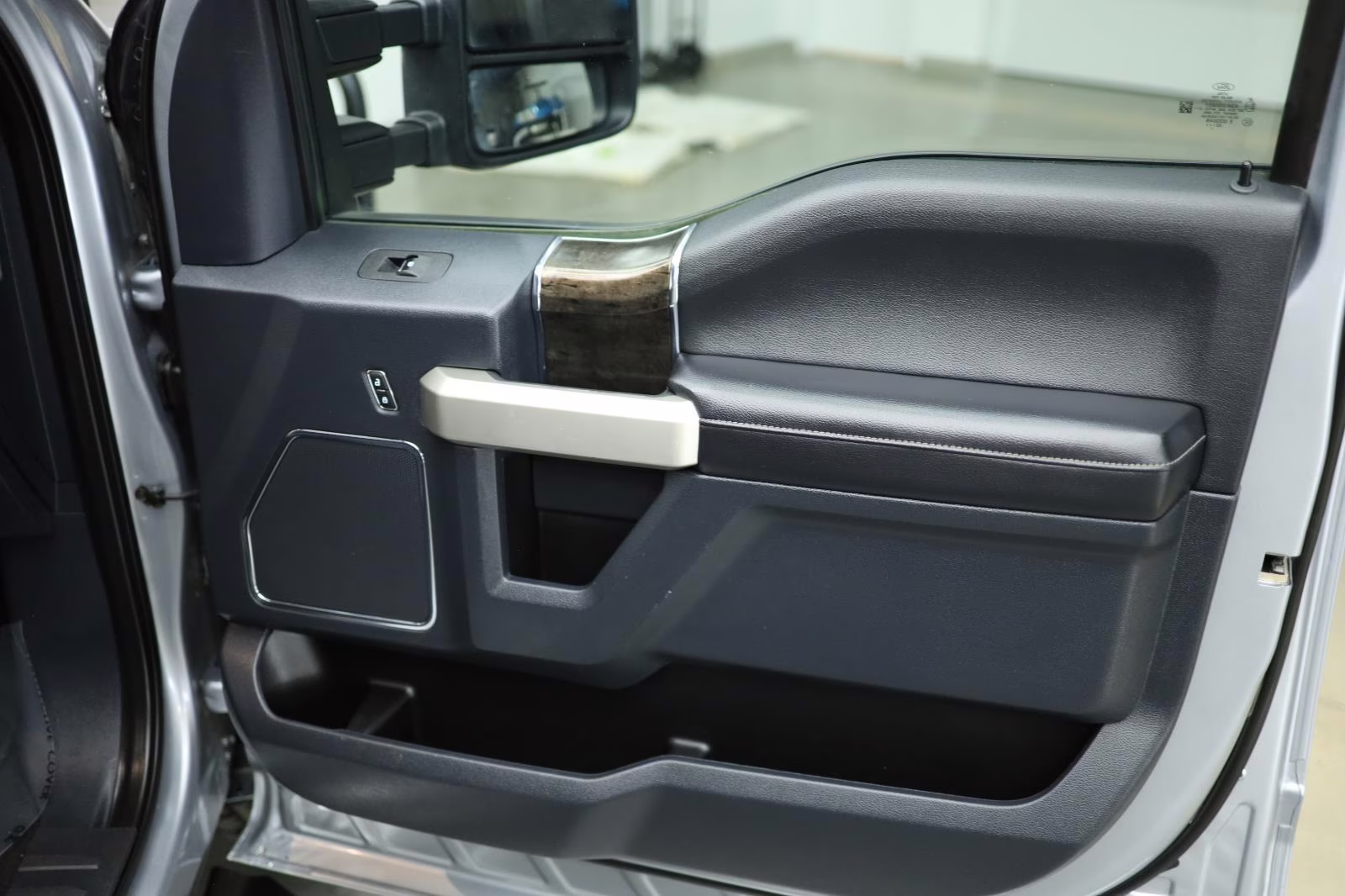 2022 Agate Black Ford Super Duty F-350 SRW Lariat 4X4 Truck