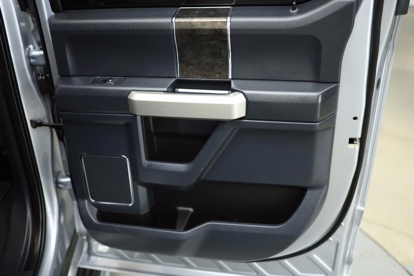 2022 Agate Black Ford Super Duty F-350 SRW Lariat 4X4 Truck