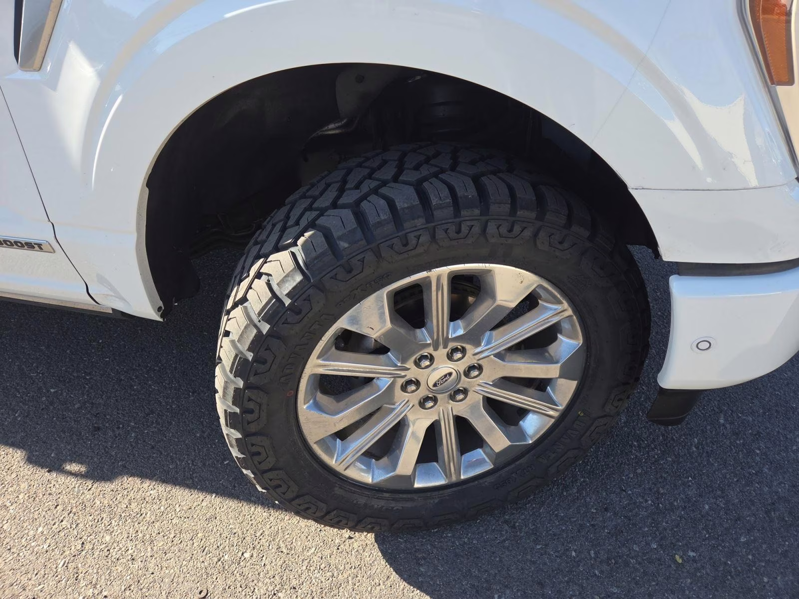 2023 Star White Metallic Tri-Coat Ford F-150 Limited 4X4 Truck