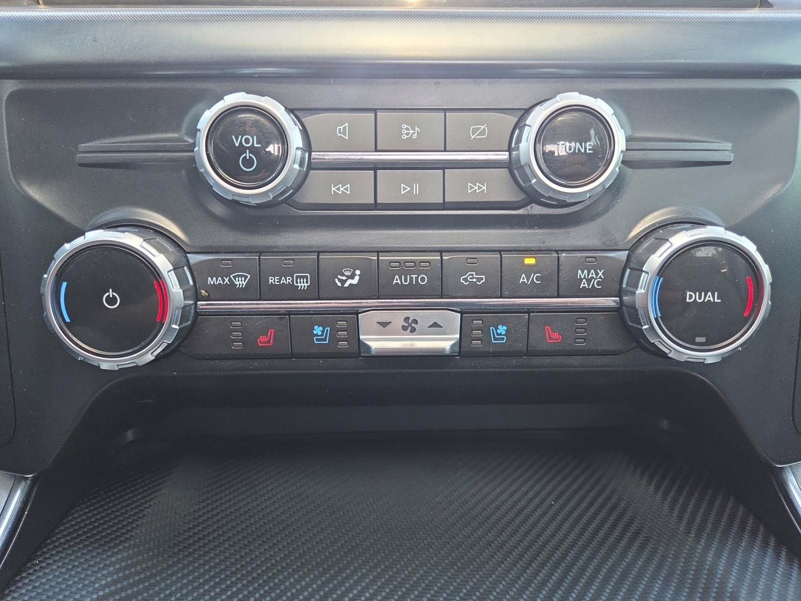 2023 Star White Metallic Tri-Coat Ford F-150 Limited 4X4 Truck