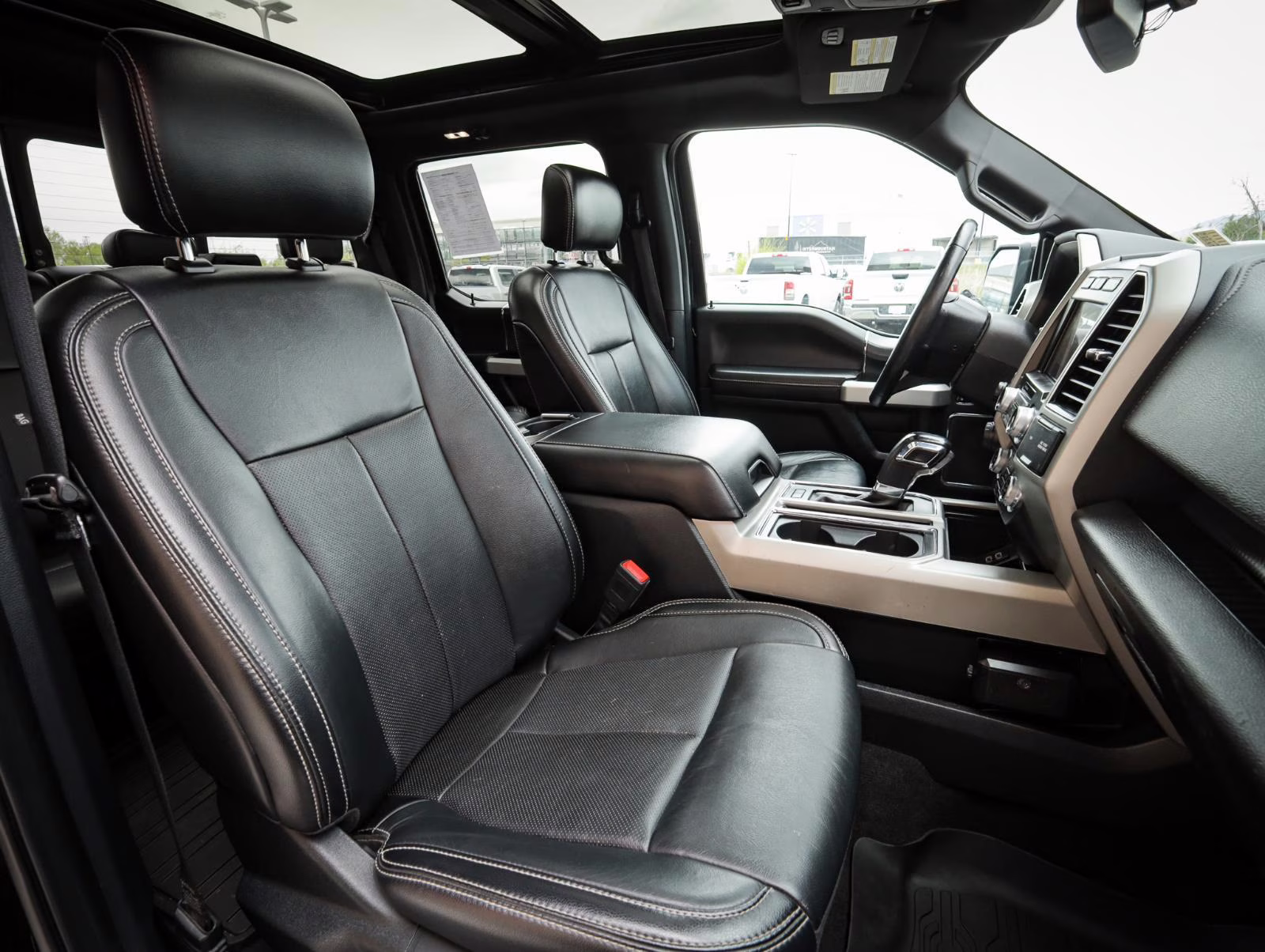 2020 Agate Black Metallic Ford F-150 LARIAT 4X4 Truck