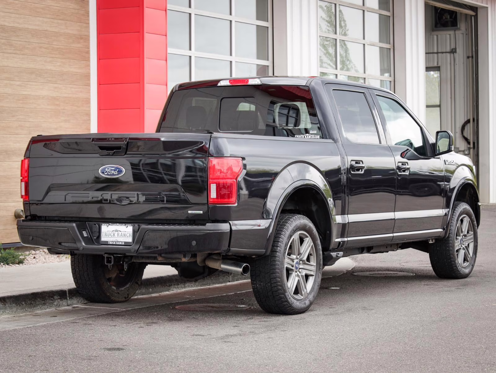 2020 Agate Black Metallic Ford F-150 LARIAT 4X4 Truck