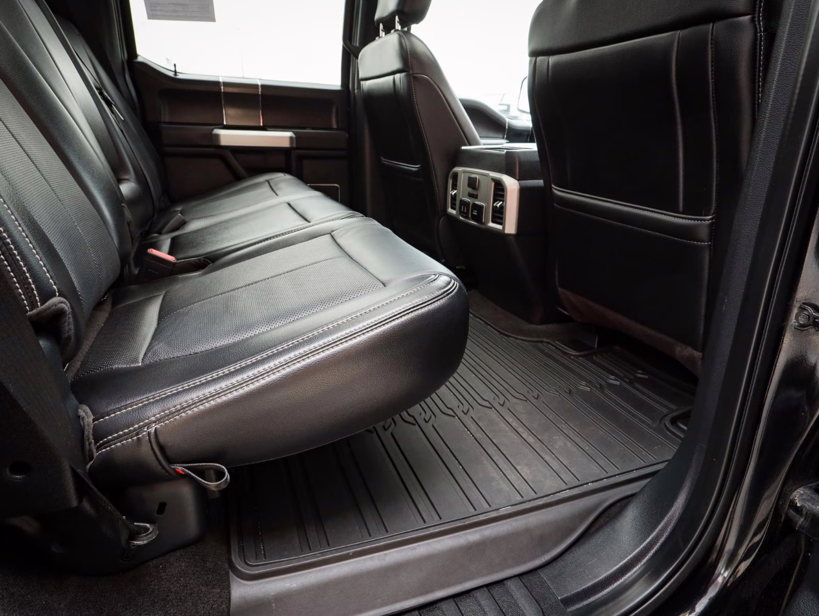 2020 Agate Black Metallic Ford F-150 LARIAT 4X4 Truck