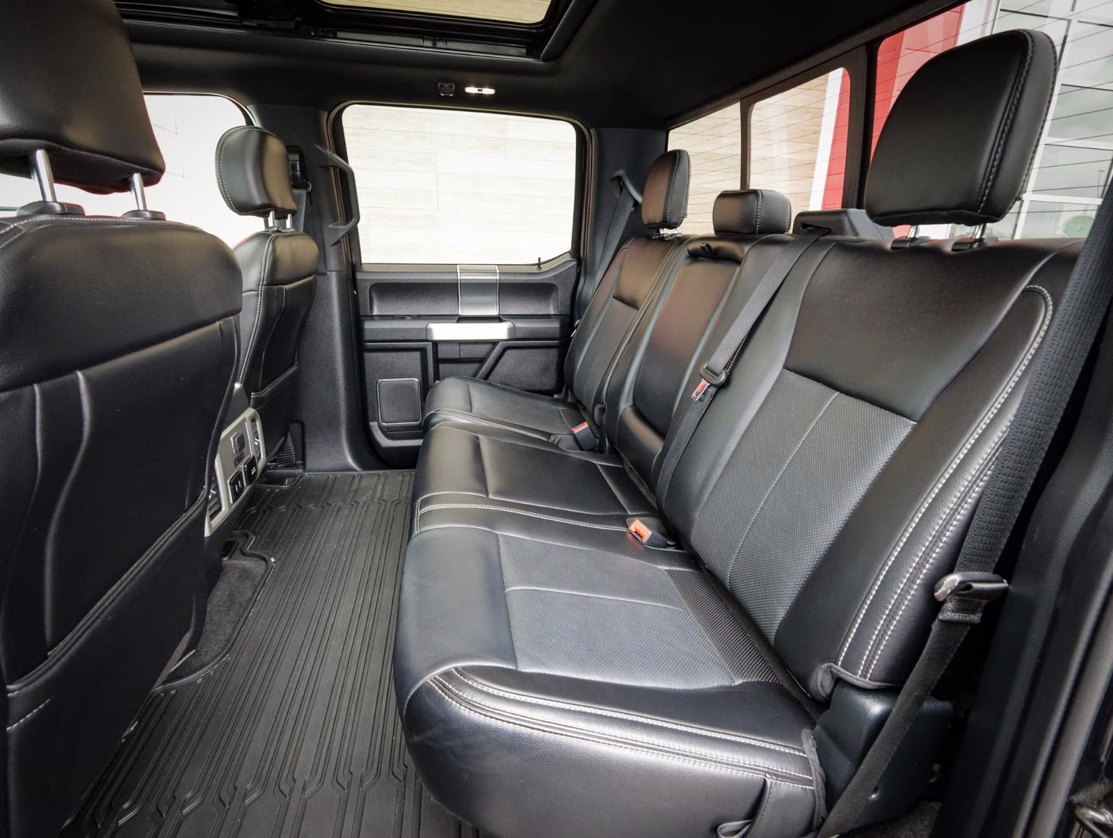 2020 Agate Black Metallic Ford F-150 LARIAT 4X4 Truck