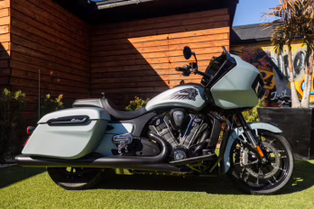 2025 SILVER FROST SMOKE Indian CHALLENGER DARK HORSE