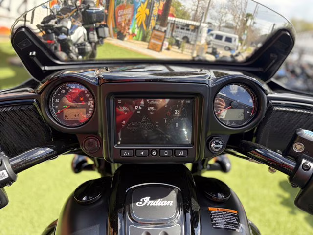 2025 BLACK SMOKE Indian CHIEFTAIN POWER PLUS DARK HORSE  112 RIDER ASSISIT