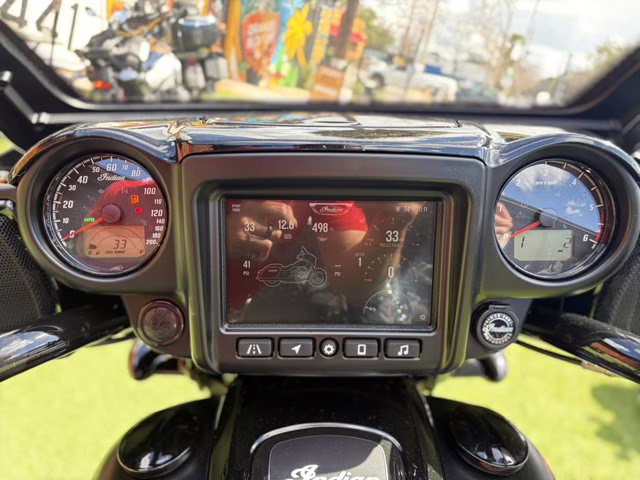 2025 BLACK SMOKE Indian CHIEFTAIN POWER PLUS DARK HORSE  112 RIDER ASSISIT