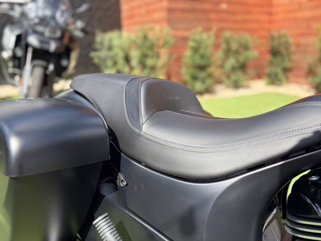 2025 BLACK SMOKE Indian CHIEFTAIN POWER PLUS DARK HORSE  112 RIDER ASSISIT