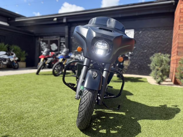 2025 BLACK SMOKE Indian CHIEFTAIN POWER PLUS DARK HORSE  112 RIDER ASSISIT