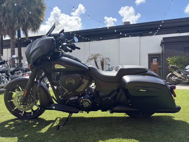 2025 BLACK SMOKE Indian CHIEFTAIN POWER PLUS DARK HORSE  112 RIDER ASSISIT