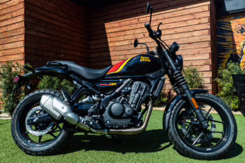 2026 PLAYA BLACK Royal Enfield GUERRILLA 450