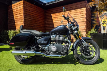 2024 INTERSTELLAR GREY Royal Enfield SUPER METEOR 650
