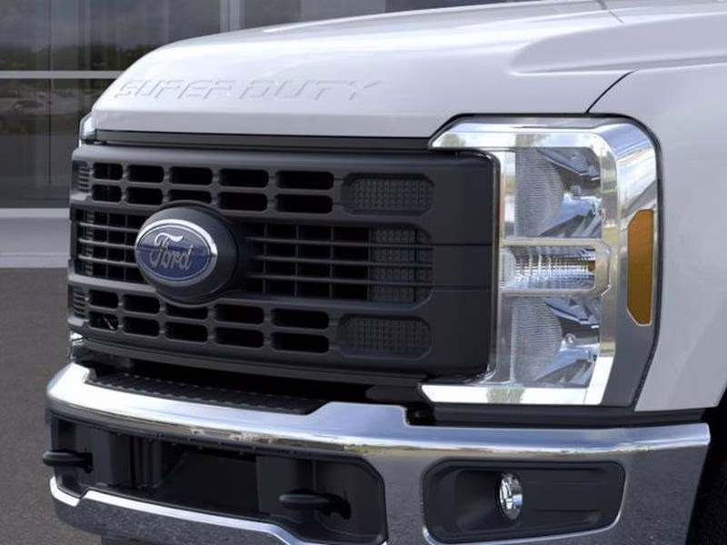 2026 Oxford White Ford Super Duty F-250 SRW XL 4X4 Truck