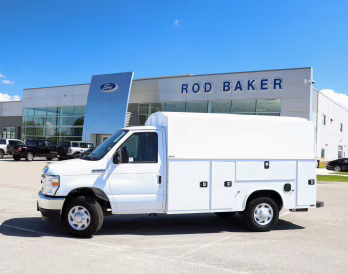 2026 Oxford White Ford E-Series Cutaway Base RWD Chassis