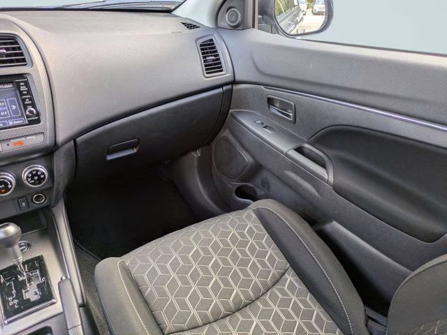 2025 Mercury Gray Metallic Mitsubishi Outlander Sport 2.0 ES 4X4 SUV