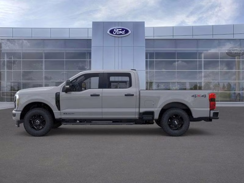 2026 Avalanche Ford Super Duty F-350 SRW XL 4X4 Truck