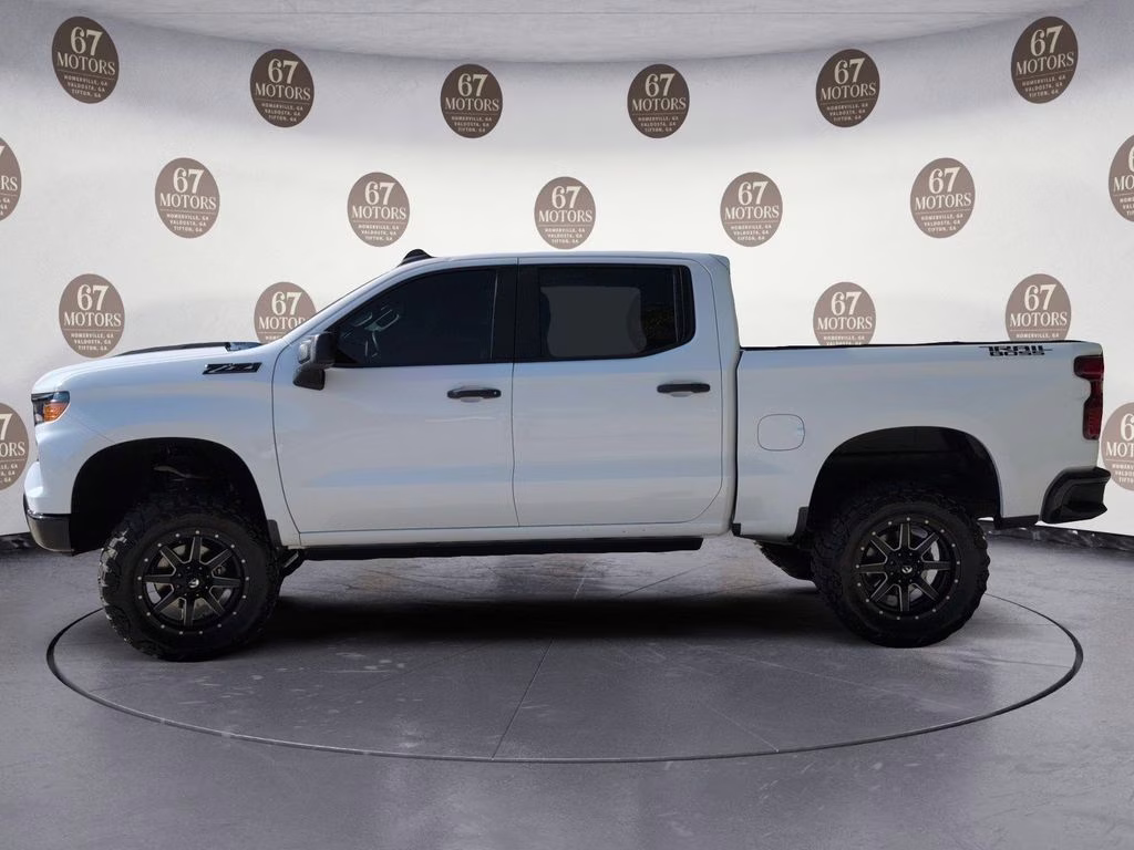 2022 Summit White Chevrolet Silverado 1500 Custom Trail Boss 4X4 Truck