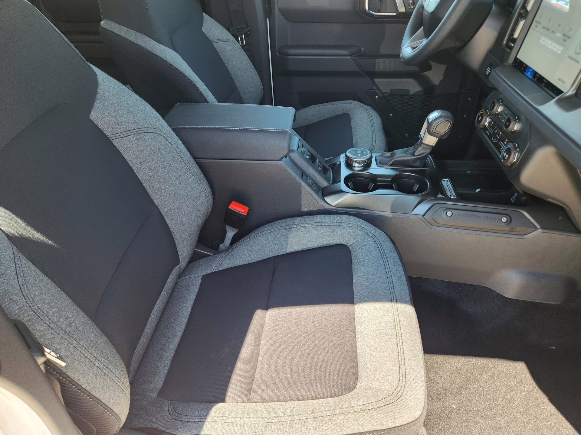 2025 Oxford White Ford Bronco Base 4X4 SUV