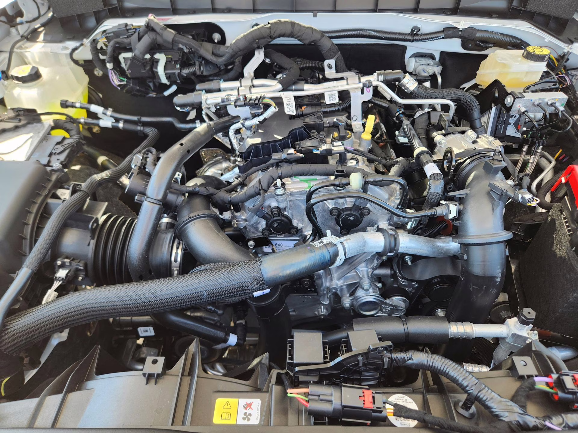 2025 Oxford White Ford Bronco Base 4X4 SUV