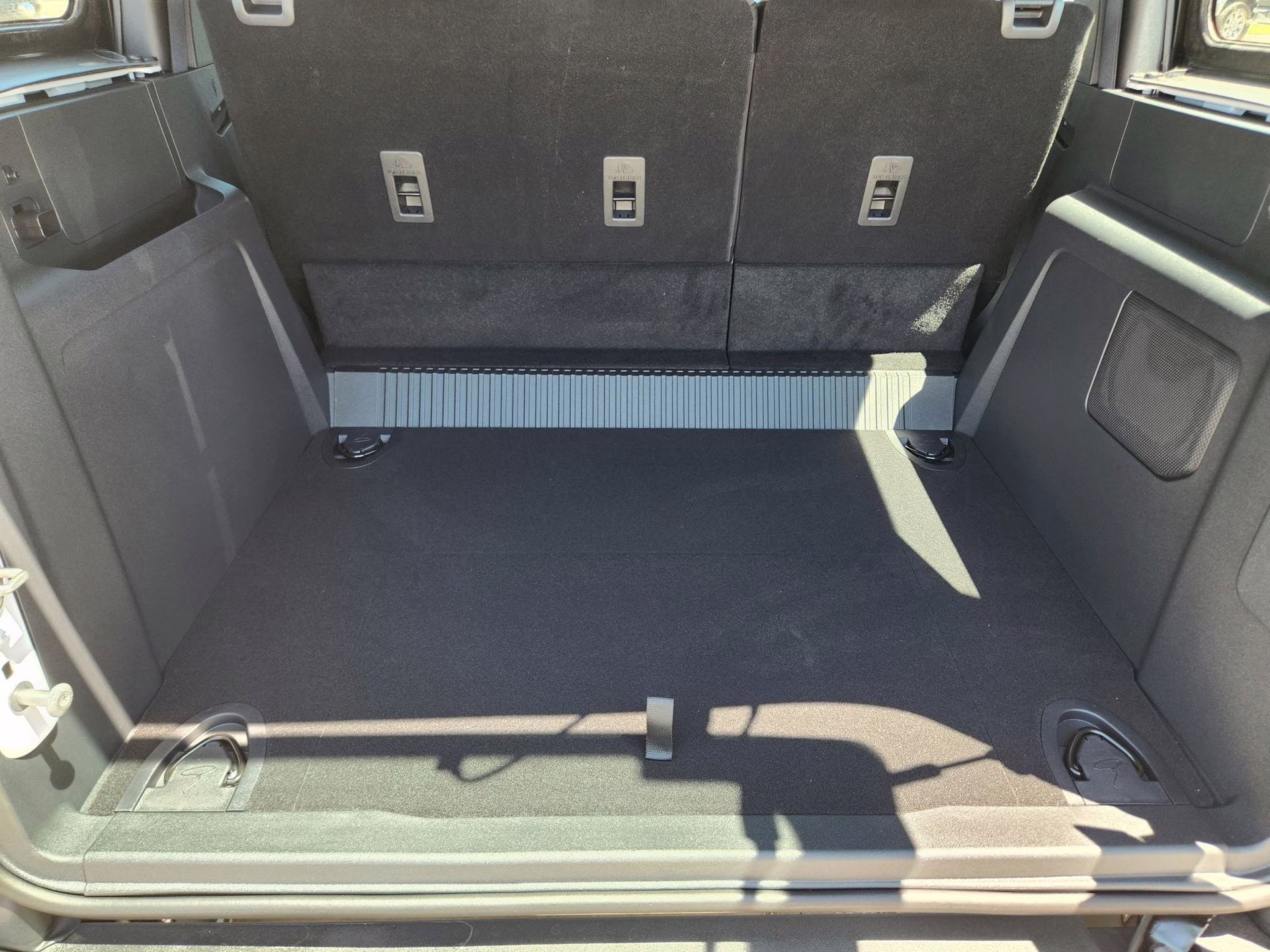 2025 Oxford White Ford Bronco Base 4X4 SUV