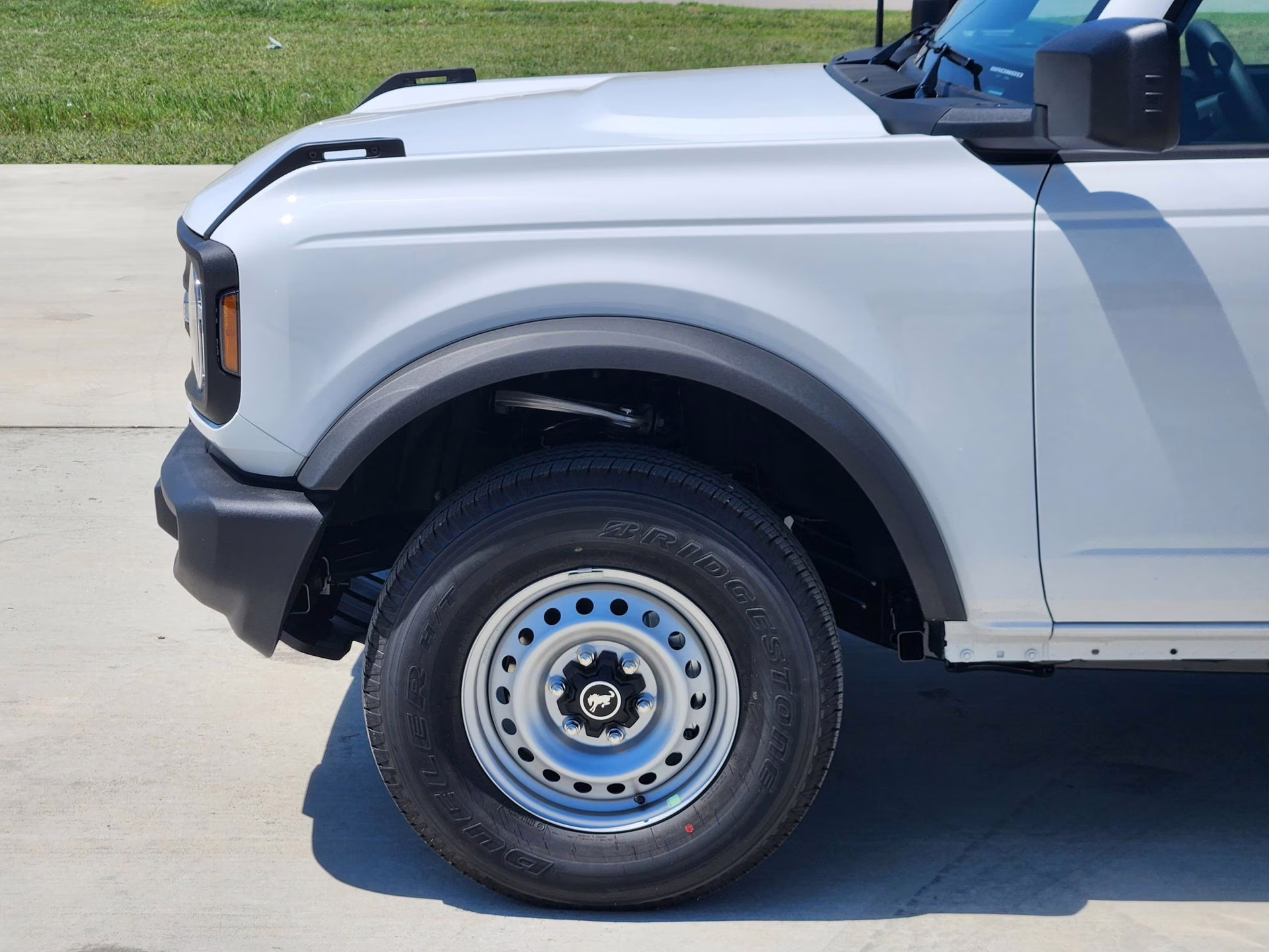 2025 Oxford White Ford Bronco Base 4X4 SUV