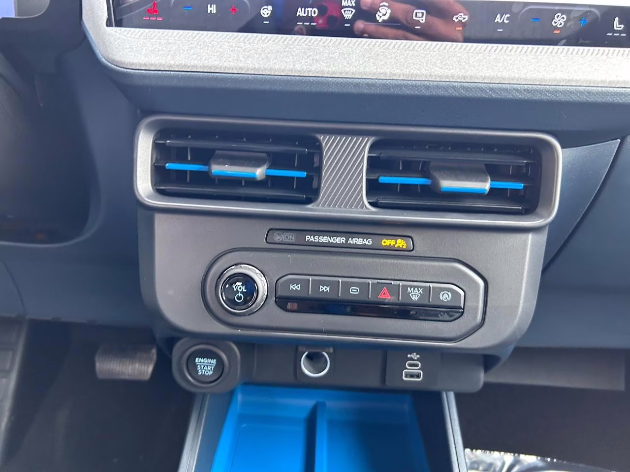 2025 Space White Metallic Ford Maverick XLT FWD Truck