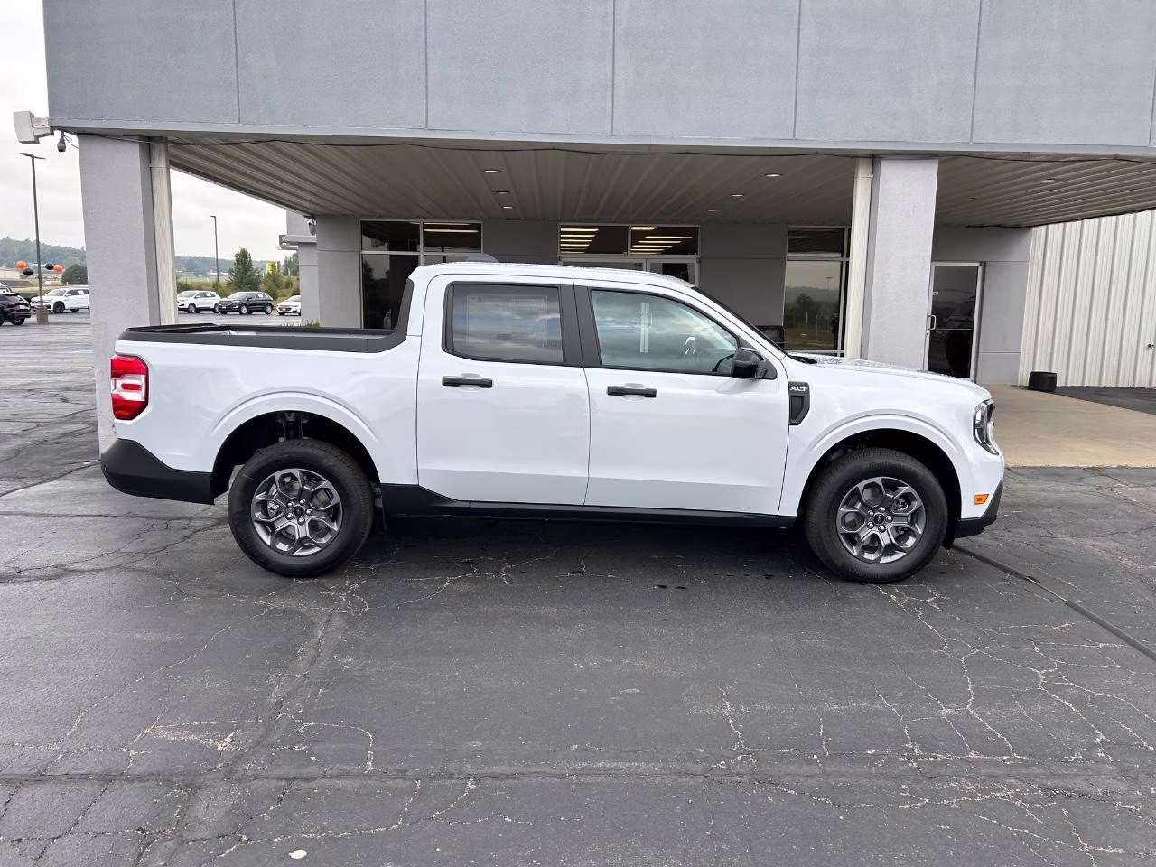 2025 Space White Metallic Ford Maverick XLT FWD Truck