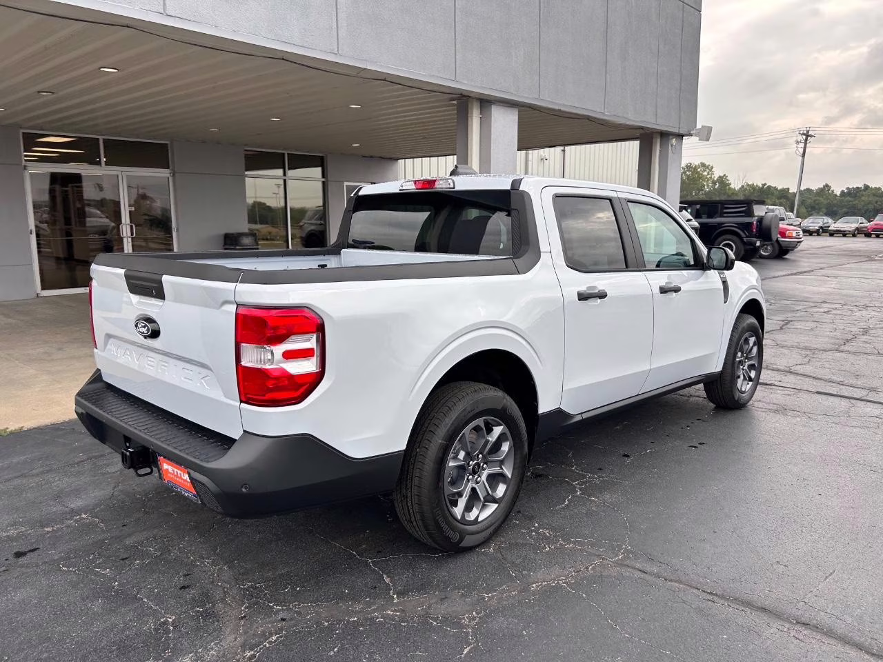 2025 Space White Metallic Ford Maverick XLT FWD Truck