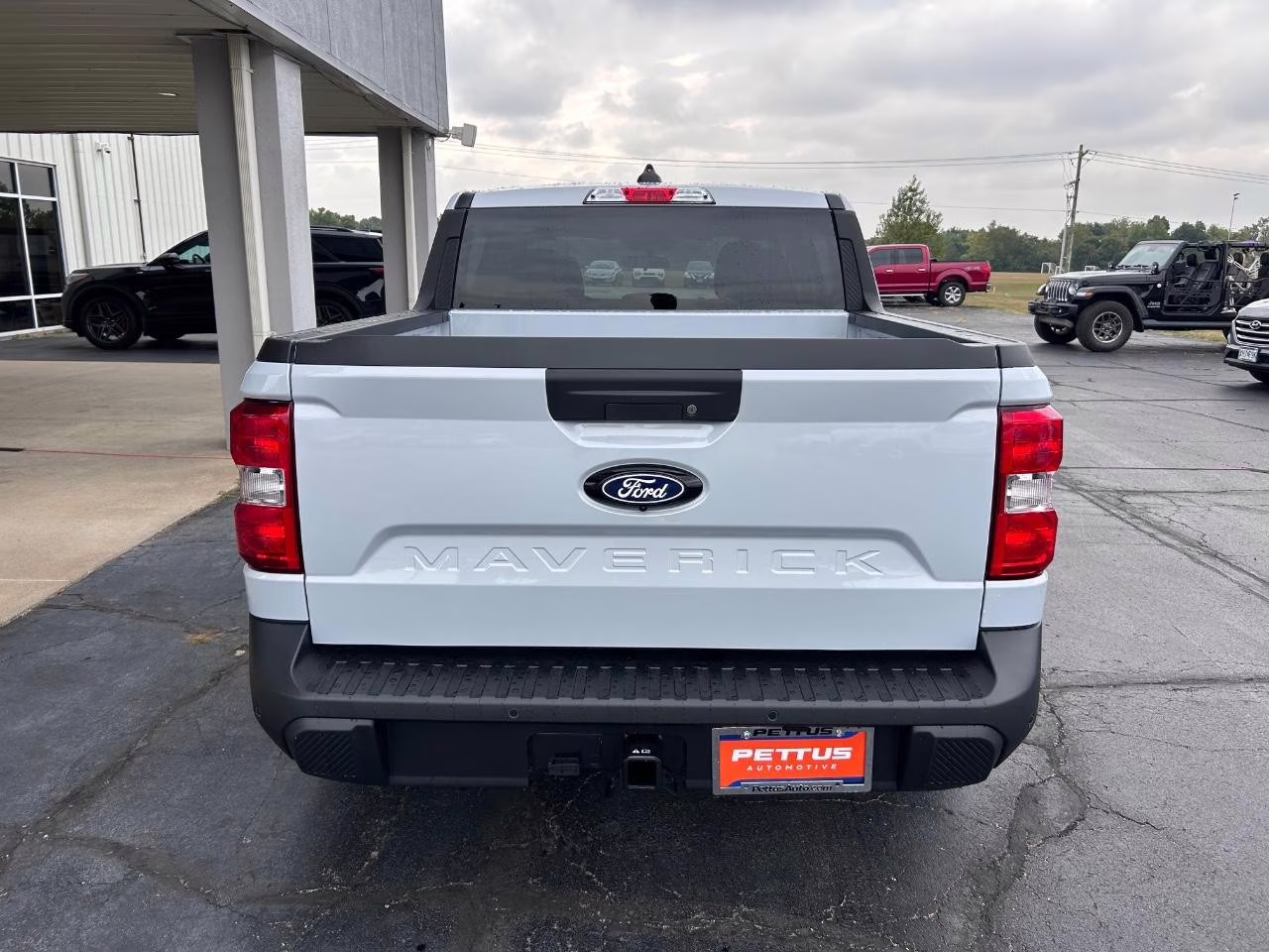 2025 Space White Metallic Ford Maverick XLT FWD Truck