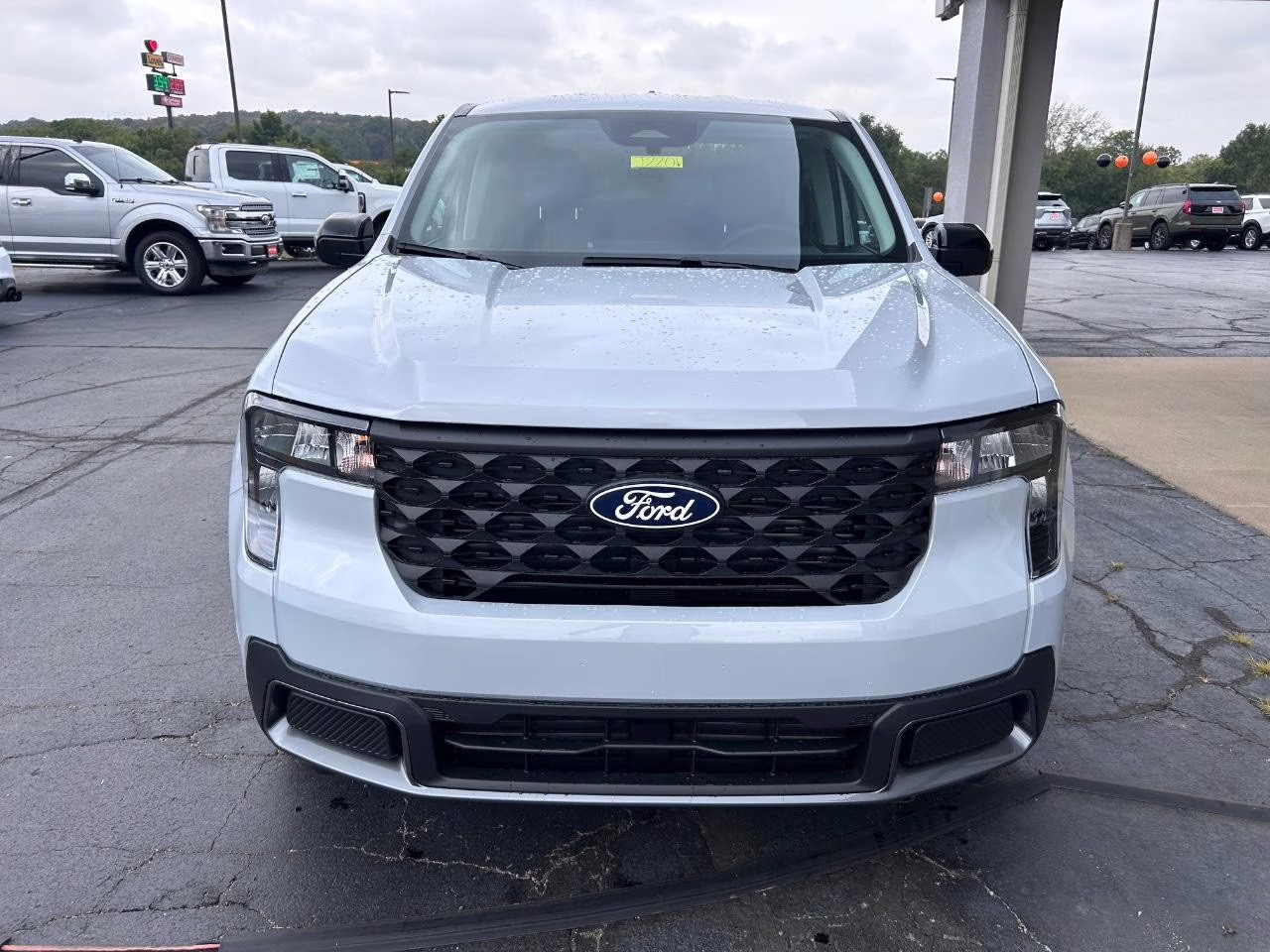 2025 Space White Metallic Ford Maverick XLT FWD Truck