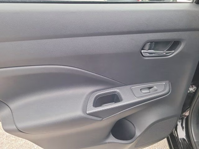 2025 Super Black Metallic Nissan Versa 1.6 SV FWD Sedan