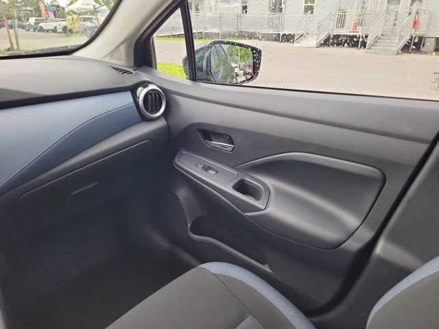 2025 Super Black Metallic Nissan Versa 1.6 SV FWD Sedan