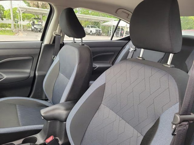 2025 Super Black Metallic Nissan Versa 1.6 SV FWD Sedan