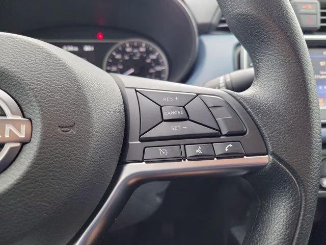 2025 Super Black Metallic Nissan Versa 1.6 SV FWD Sedan