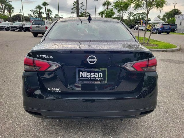 2025 Super Black Metallic Nissan Versa 1.6 SV FWD Sedan