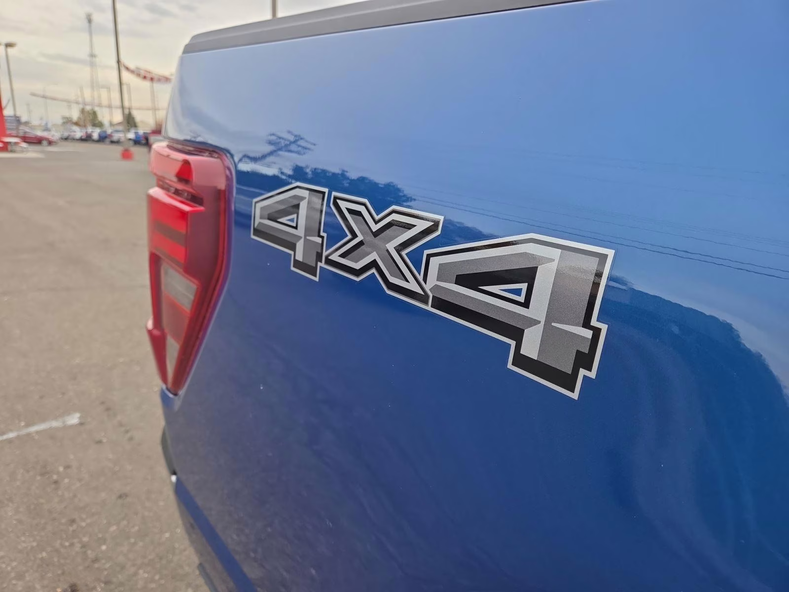 2025 Atlas Blue Ford F-150 LARIAT 4X4 Truck