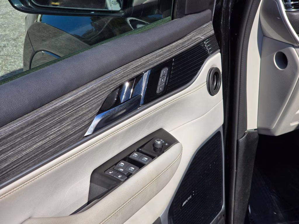 2022 Diamond Black Crystal Pearlcoat Jeep Wagoneer Series II 4X4 SUV