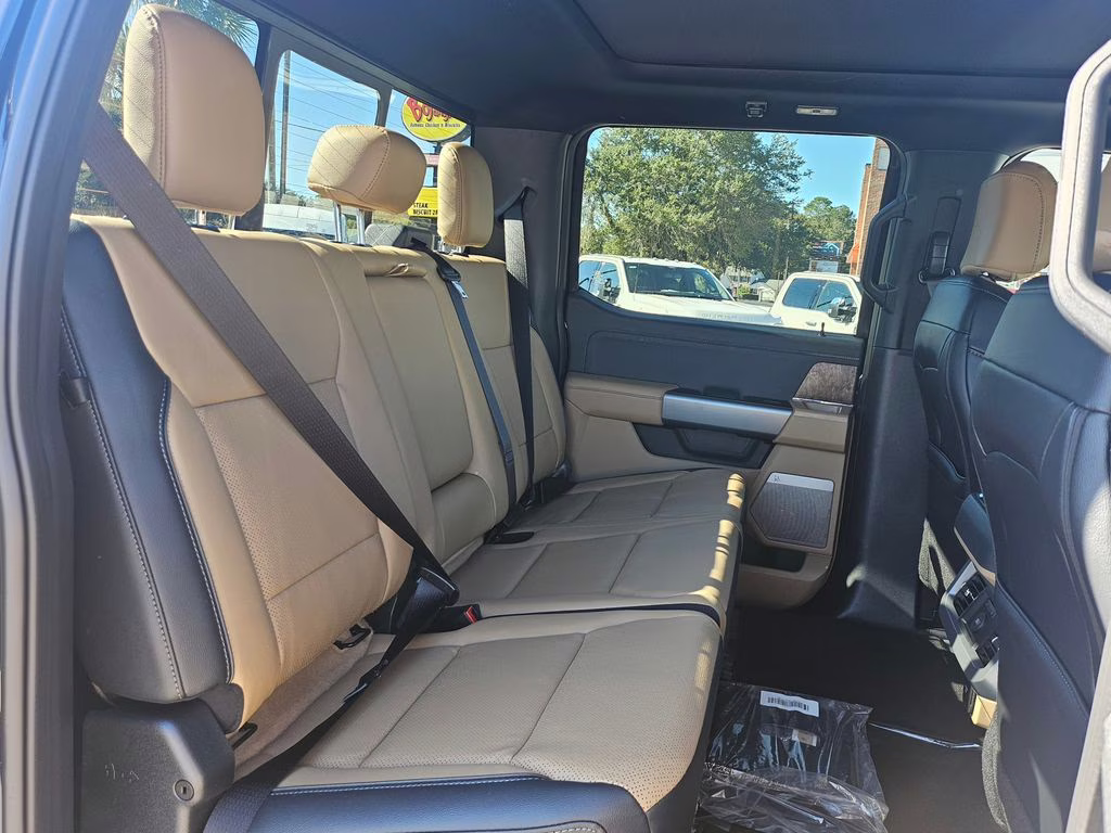 2026 Agate Black Metallic Ford Super Duty F-350 SRW Lariat 4X4 Truck